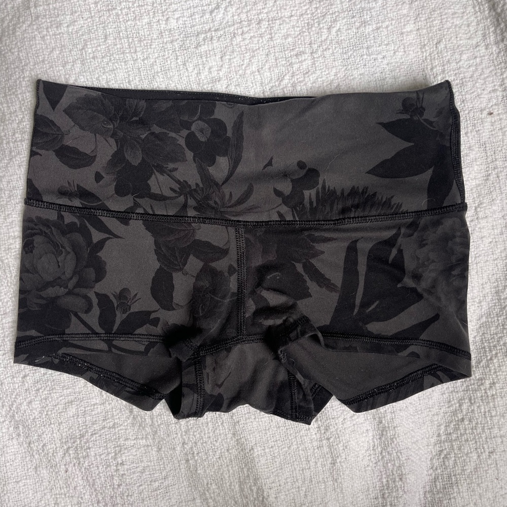 Lululemon inky floral boogie shorts